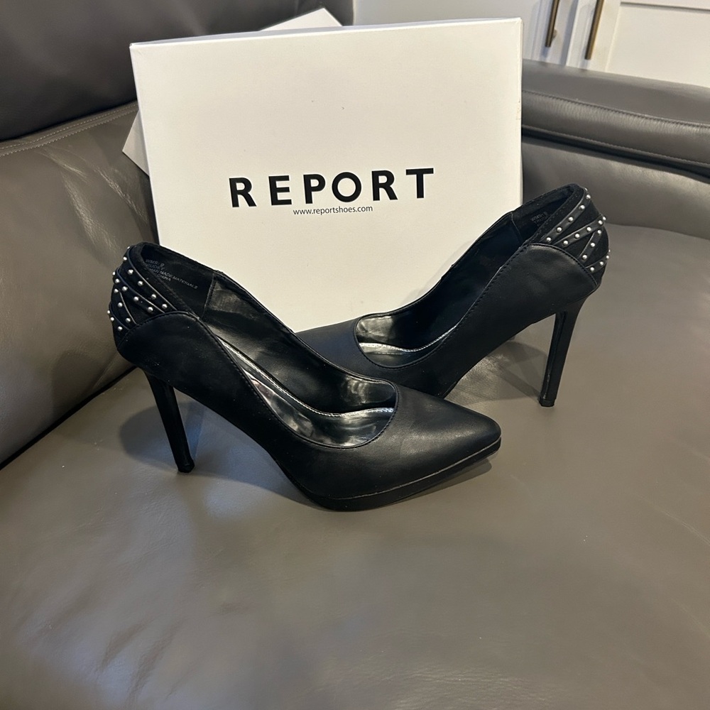 Report Heels Black Pointed Toe Stilettos Size 9 (fits small)